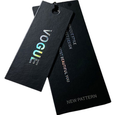Etiqueta de etiqueta de preço de papelão preto em relevo com cordas para roupas jeans